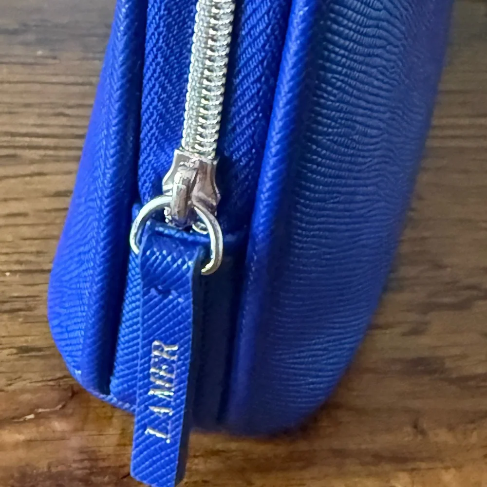 5 for $25 item 🌺 La Mer Blue Cosmetics Bag